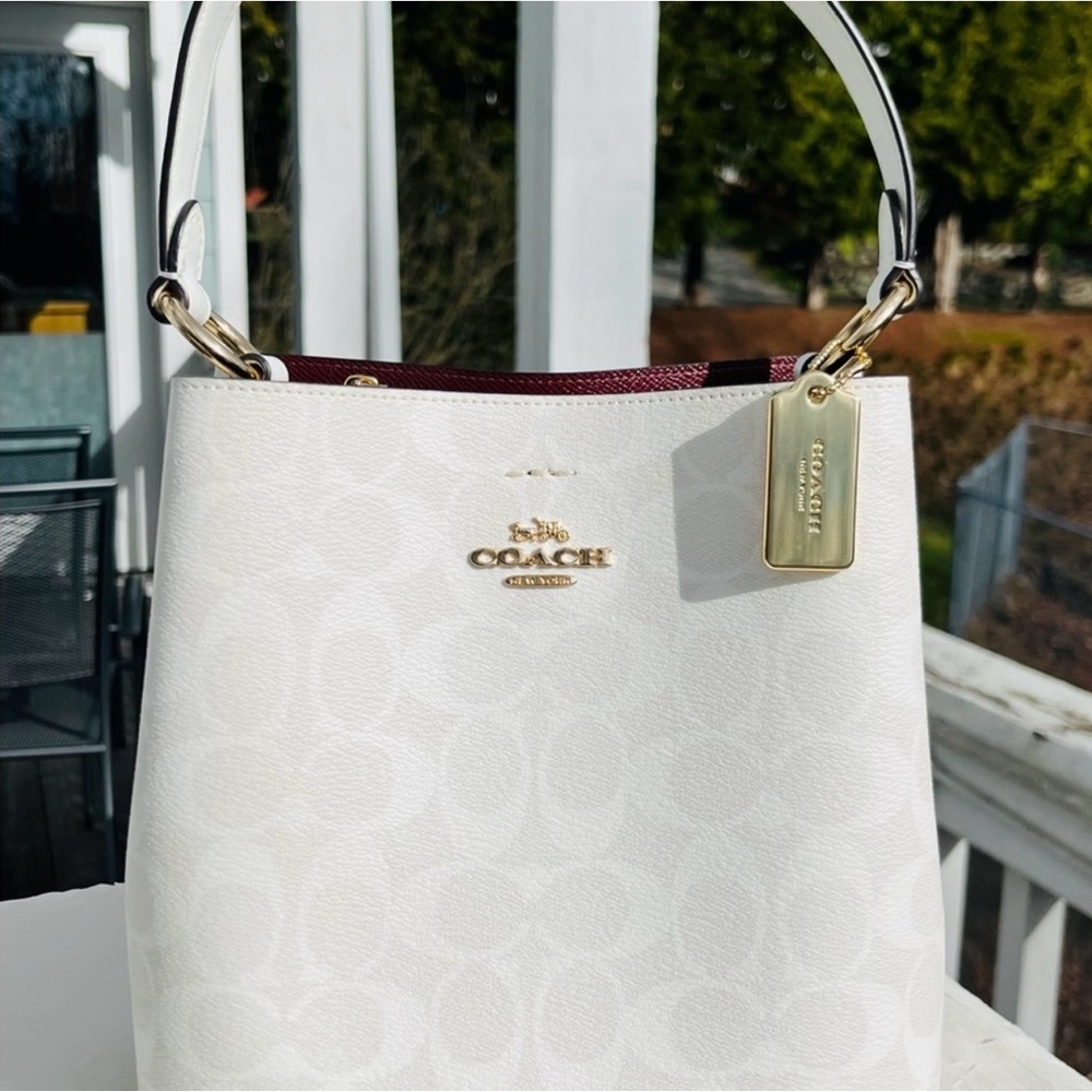 COACH Town Bucket Bag In Glacier White Signature Canvas - Picture 2 of 9